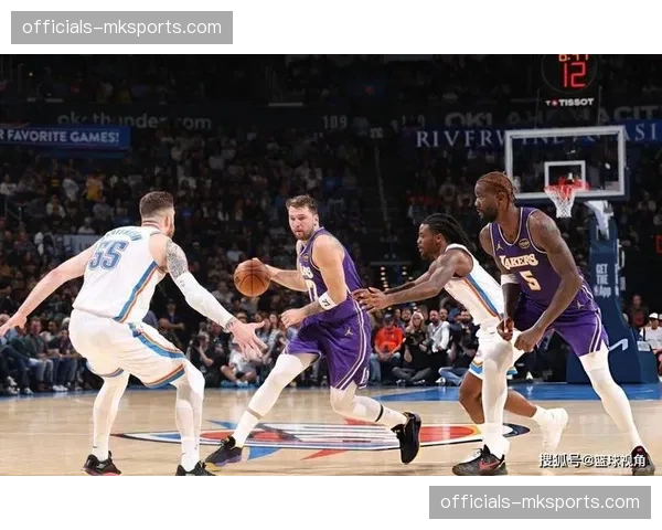 湖人开场9次失误崩盘解析 里夫斯连续传球失误被雷霆转换得分